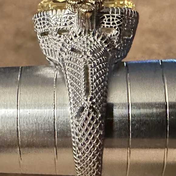 Judith Ripka SS , 18k , and yellow canary stone -6.5-6.75 size - Picture 12 of 16